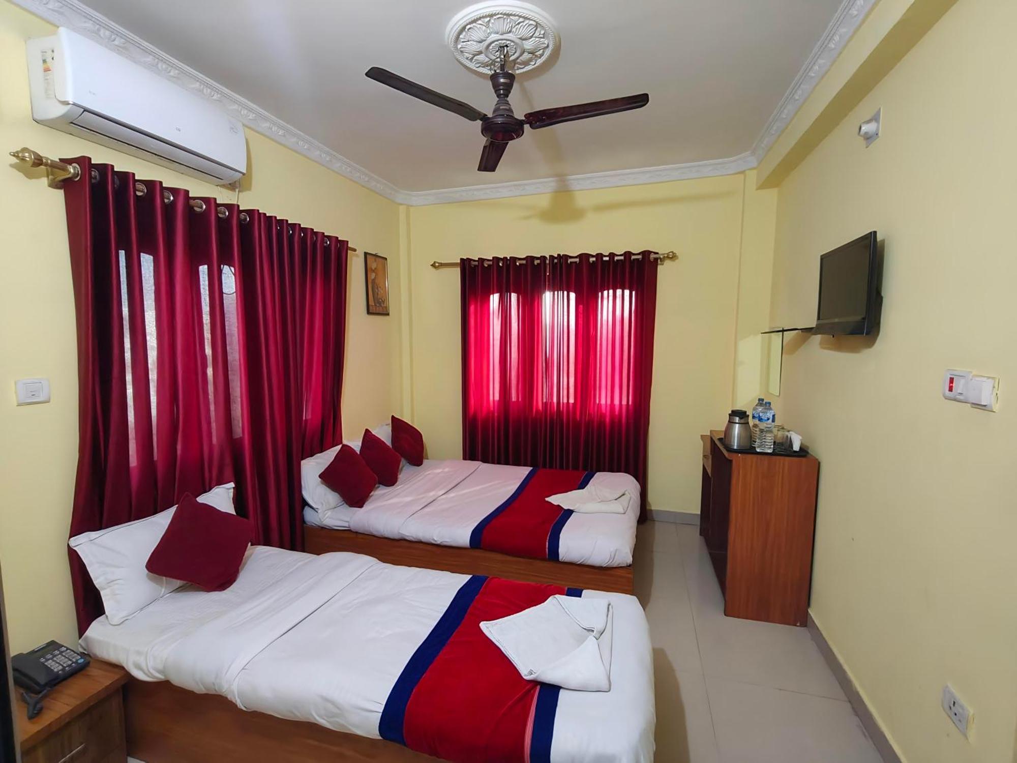 Hotel Daisy Park Siddharthanagar Екстер'єр фото