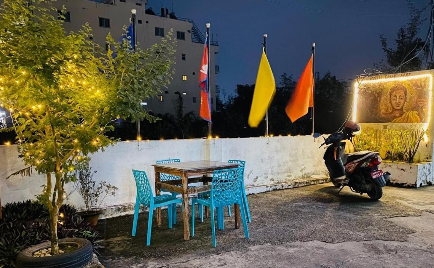 Hotel Daisy Park Siddharthanagar Екстер'єр фото