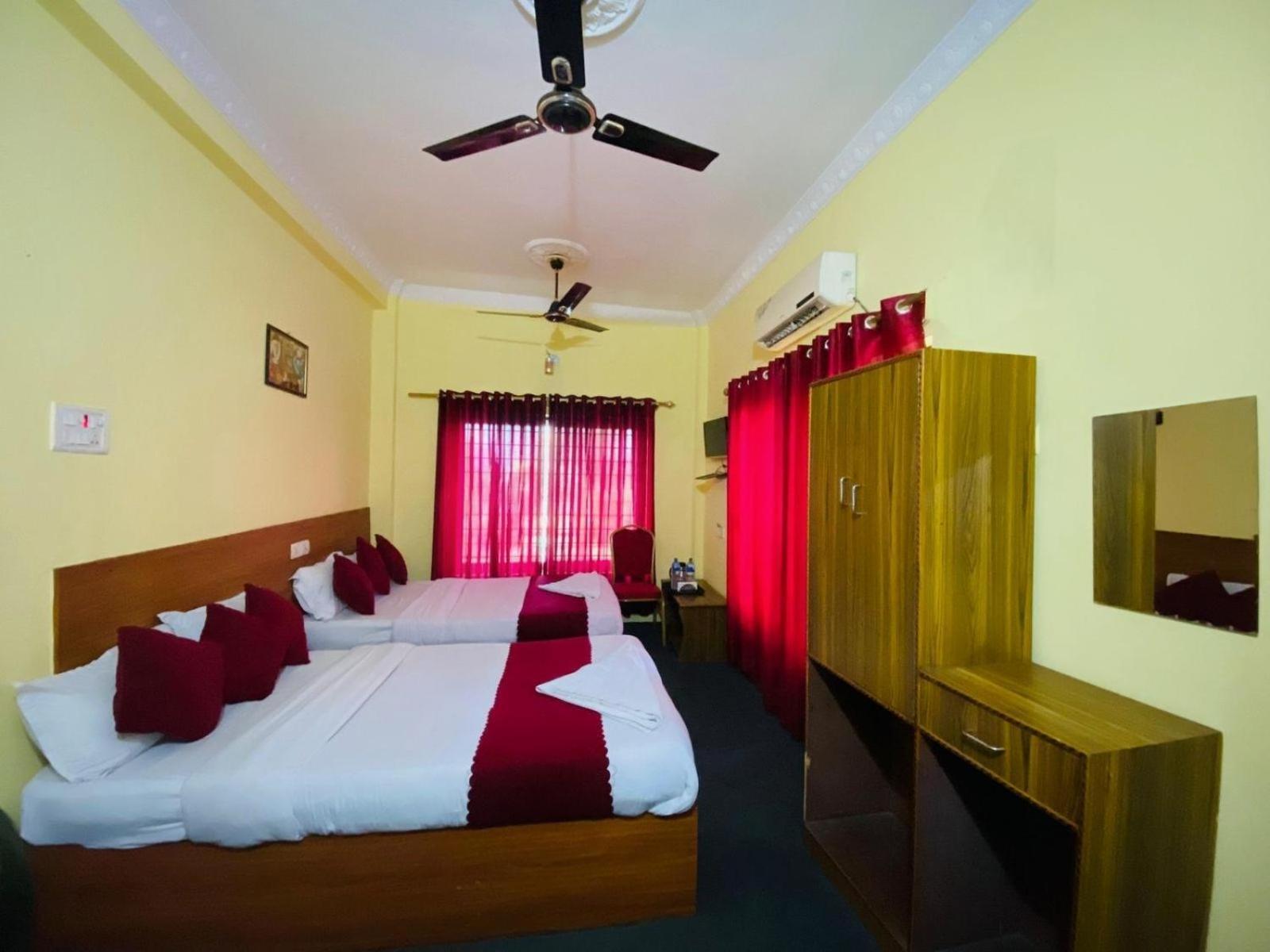 Hotel Daisy Park Siddharthanagar Екстер'єр фото